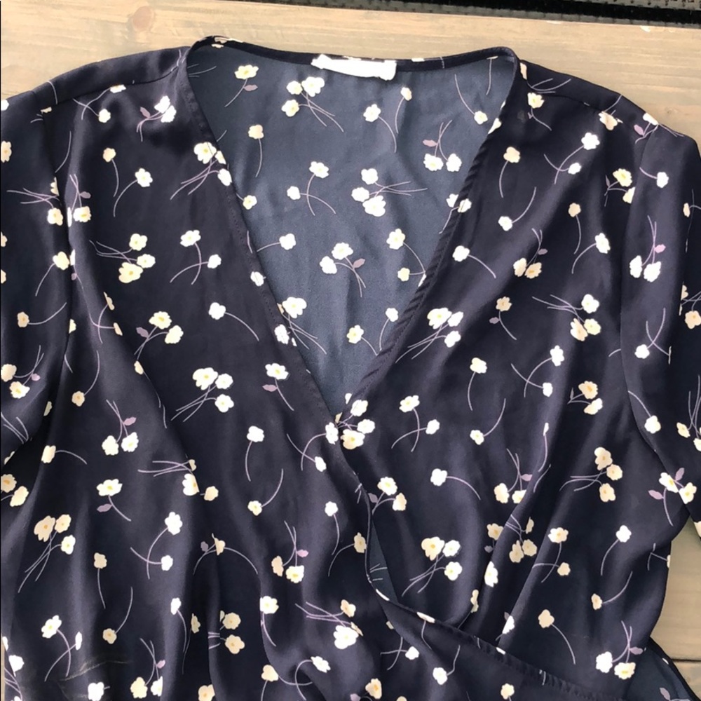 Lush Floral Faux Wrap Top size XL - Picture 2 of 9